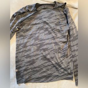 Men’s lululemon metal vent breathe LS tee size L like new never worn.